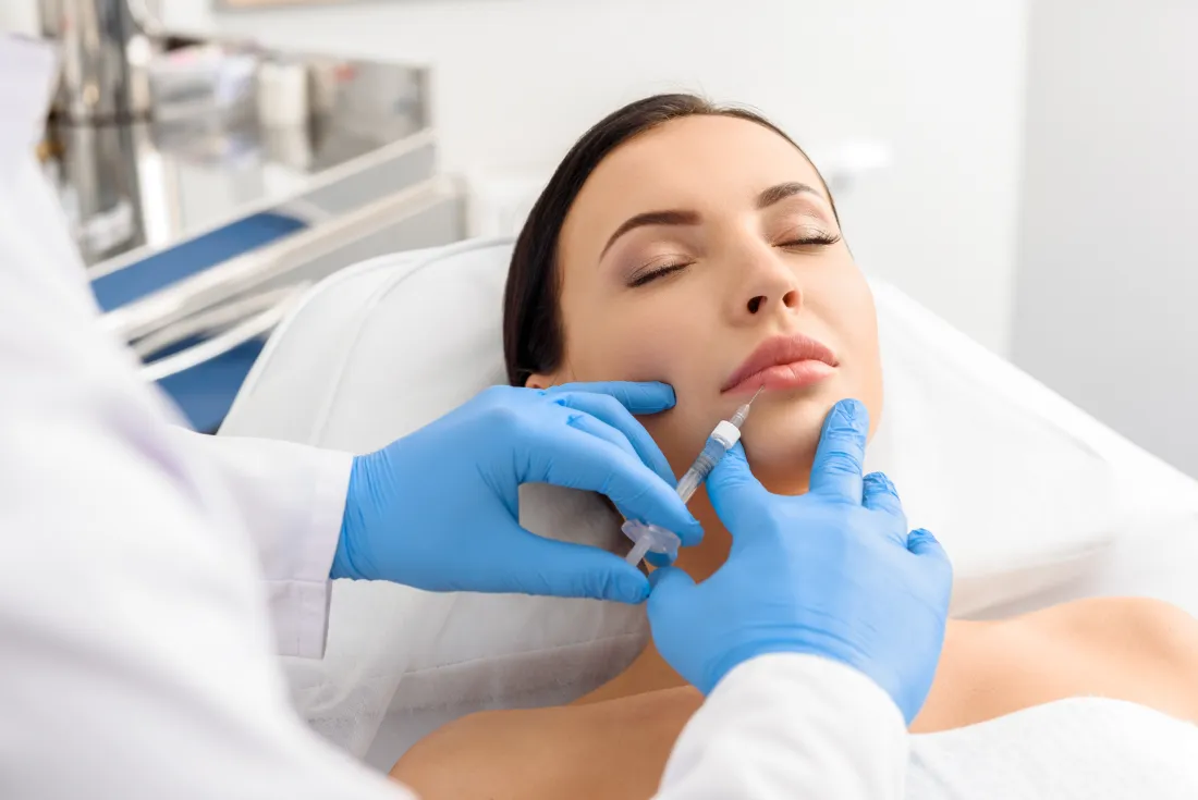 Zornesfalte behandeln in Rostock – Botulinumtoxin beim Facharzt Dr. Dr. Ole Jung